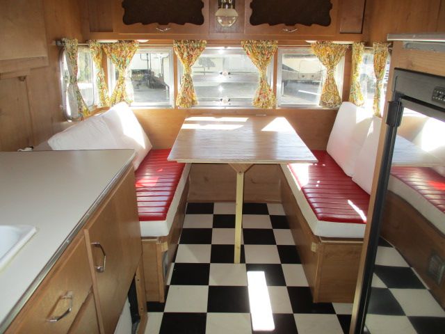 34491 - 17' 2015 Shasta Airflyte Image 5