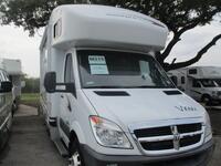 34279 - 24' 2008 Winnebago View Diesel w/Slide Image 1