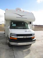 34797 - 29' 2006 Winnebago Outlook w/2 Slides Image 1