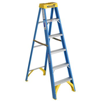 Werner 6 ft. H x 22 in. W Fiberglass Step Ladder Type I 250 lb.