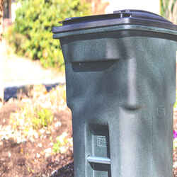 Toter 64 gal Polyethylene Wheeled Garbage Can Lid Included