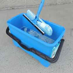 Unger 6 gal Bucket Blue