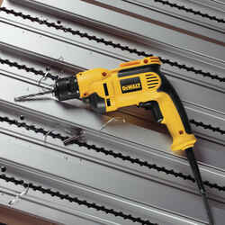 DeWalt 3/8 in. Keyless VSR Corded Drill 8 amps 2500 rpm