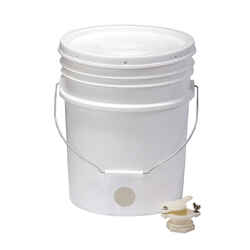 Little Giant 20 qt. Bee Bucket