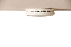 First Alert Battery-Powered Photoelectric Smoke Detector