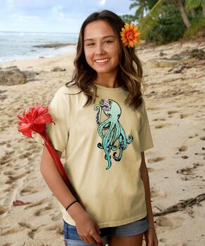 Hibiscus Octopus - Coconut Dyed Short Sleeve Crewneck T-Shirt